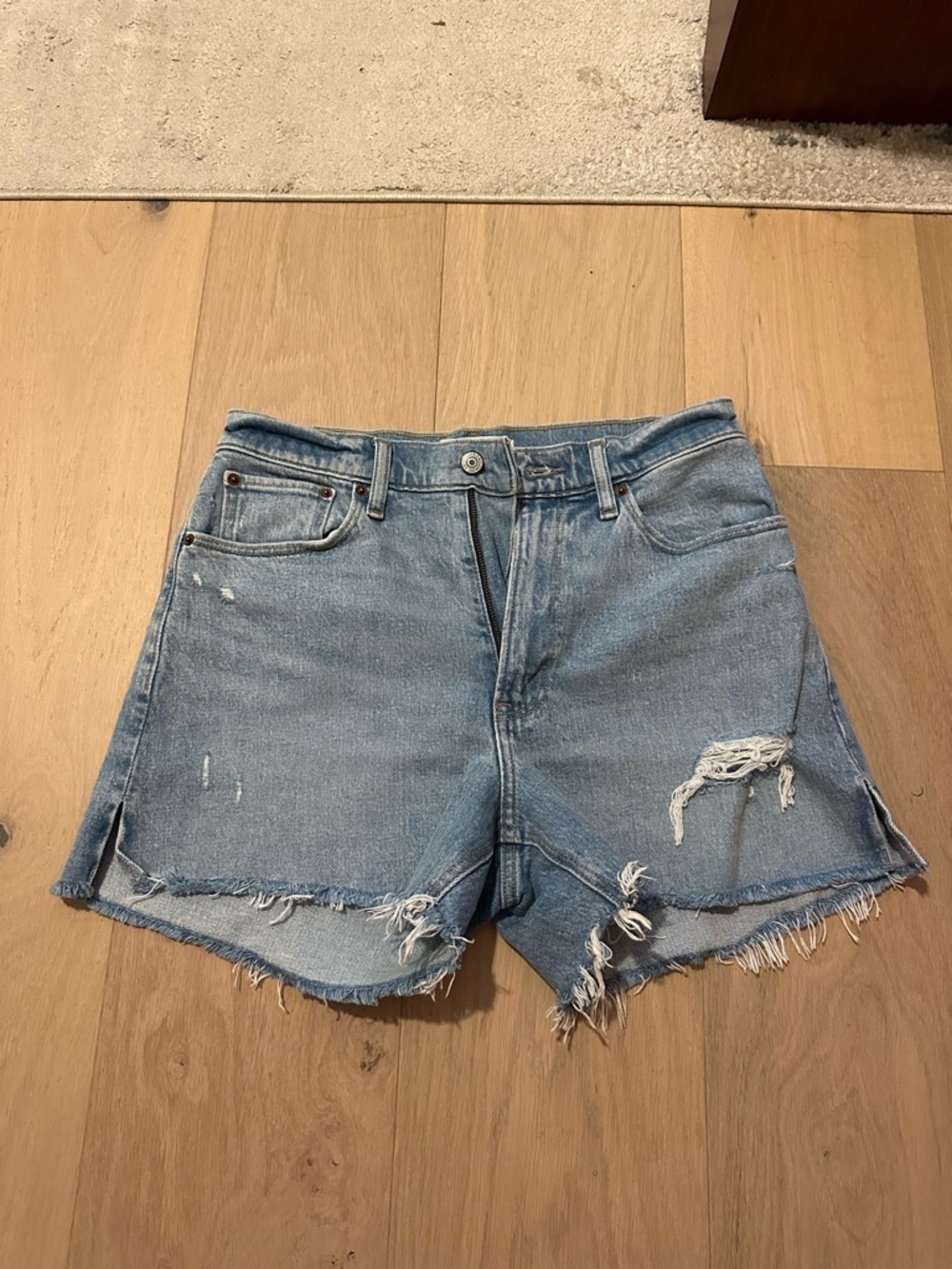 Abercrombie & Fitch Curve Love High Rise 4” Mom Short